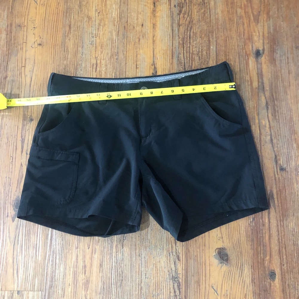 North Face stretchy shorts black size 12